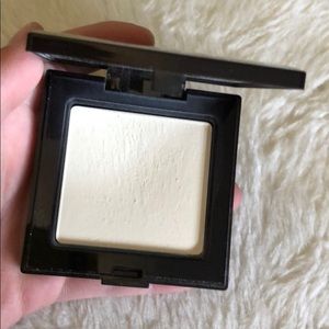 Translucent powder
